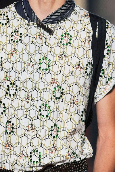 Look 25